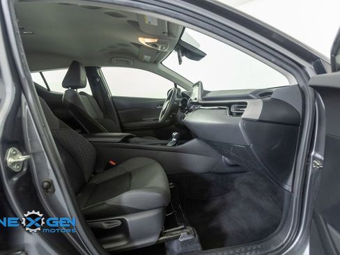 Used 2021 Toyota C-HR LE FWD image 39
