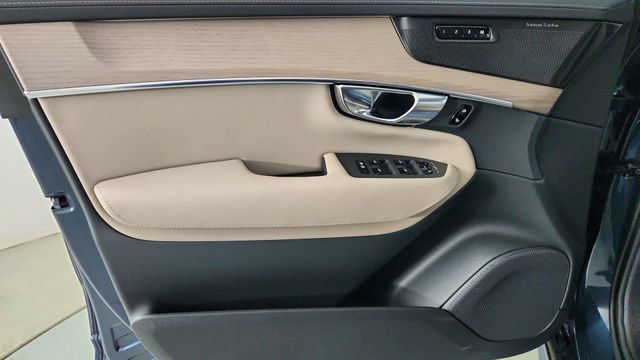 New 2026 Volvo XC90 T8 Plus w/ Protection Package AWD/4WD image 9