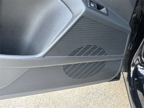 Used 2022 Volkswagen Taos SE w/ Panoramic Sunroof Package image 15