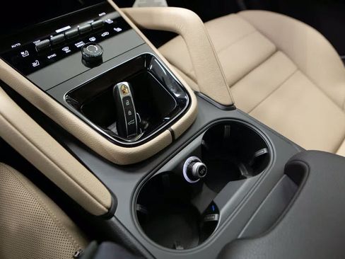 Certified 2026 Porsche Cayenne AWD/4WD image 32