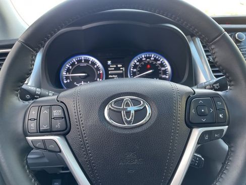 Used 2019 Toyota Highlander XLE image 21