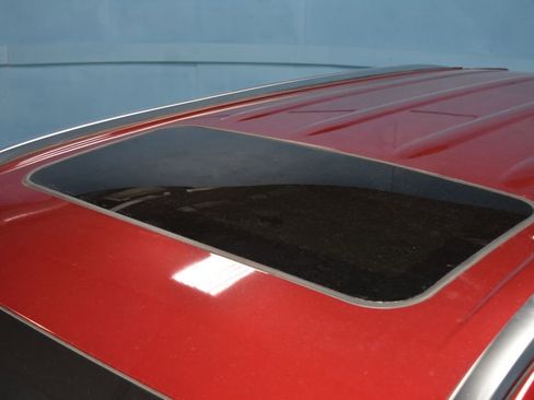 Used 2021 Toyota Highlander XLE image 28