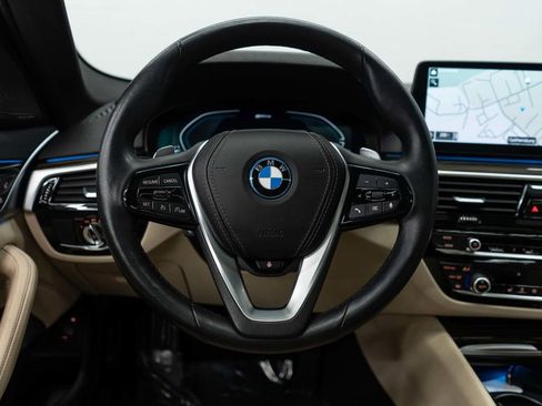 Used 2023 BMW 530e xDrive w/ Premium Package image 15