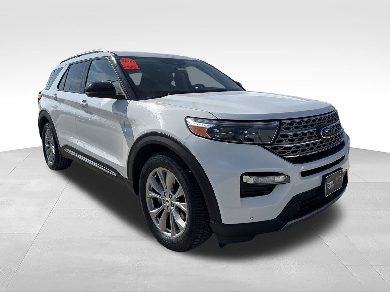 Used 2023 Ford Explorer Limited w/ Equipment Group 301A RWD image 3