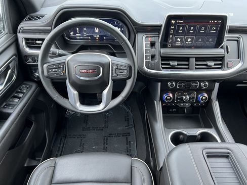 Used 2024 GMC Yukon SLT w/ SLT Luxury Package image 36
