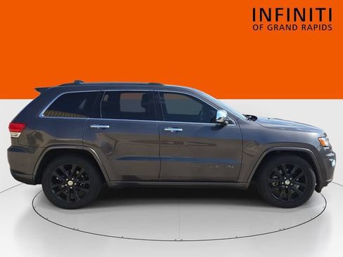 Used 2017 Jeep Grand Cherokee Overland w/ Jeep Active Safety Group AWD/4WD image 4