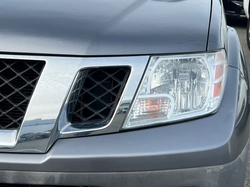 Used 2017 Nissan Frontier SV image 11