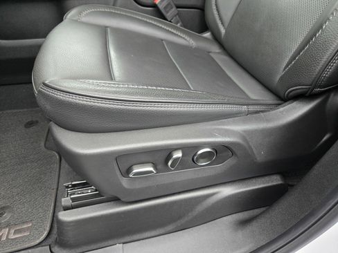 Certified 2025 GMC Yukon Denali image 14