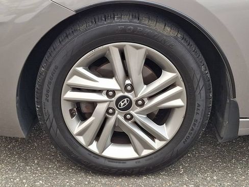 Used 2020 Hyundai Elantra Value Edition w/ Winter Weather Package FWD image 27