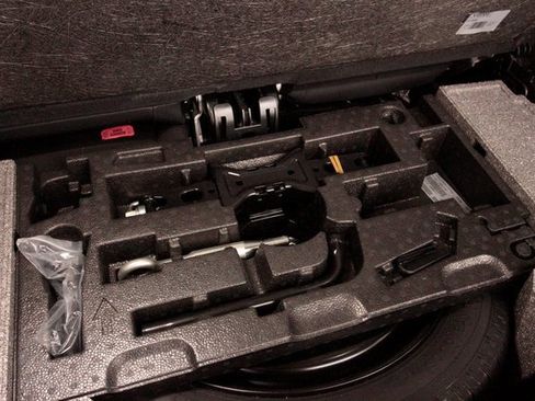 Certified 2022 Volvo XC90 T6 Momentum w/ Protection Package image 9