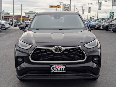 Used 2023 Toyota Highlander LE image 11