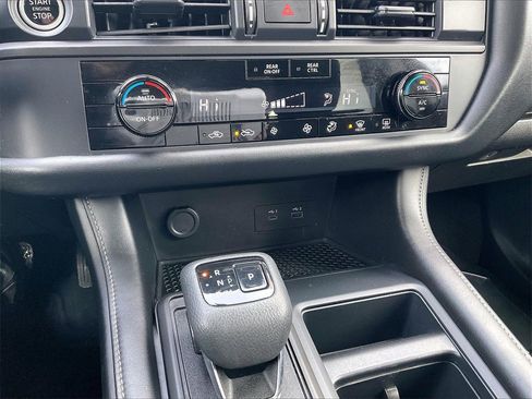 Used 2024 Nissan Pathfinder S image 25