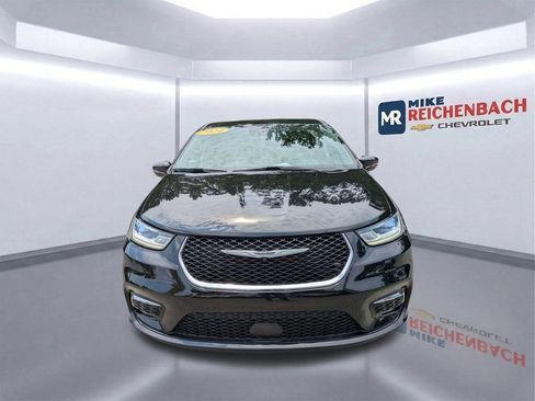 Used 2024 Chrysler Pacifica Touring-L FWD image 9