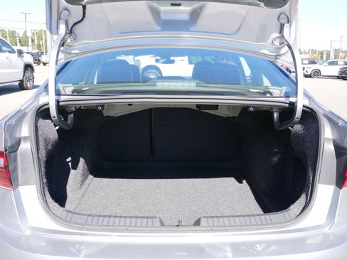 Used 2024 Volkswagen Jetta SE image 14