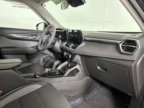 Used 2024 Chevrolet TrailBlazer LT AWD/4WD image 29