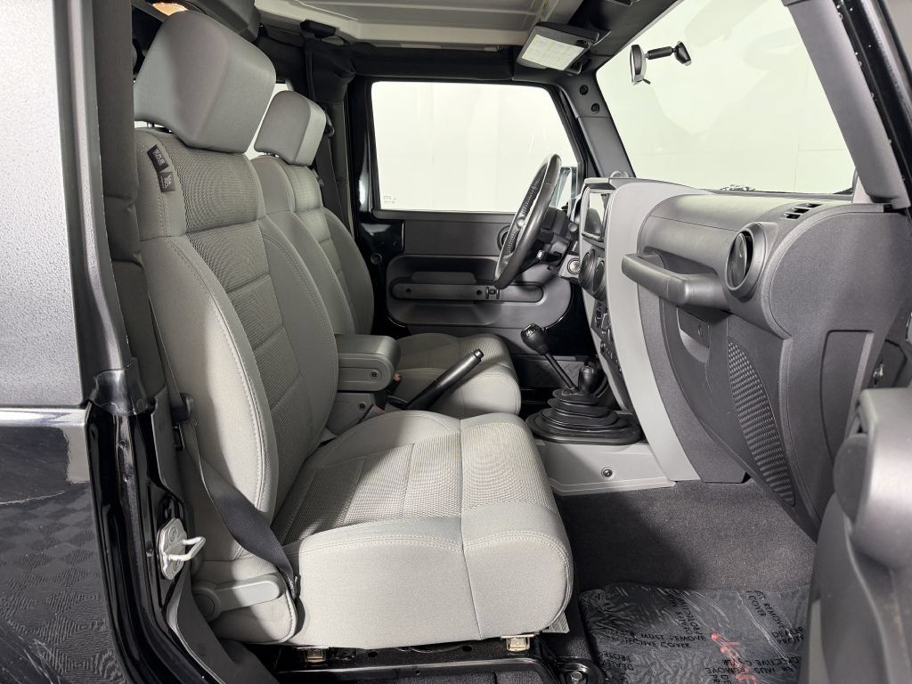 Used 2007 Jeep Wrangler Rubicon w/ Dual Top Group AWD/4WD image 22