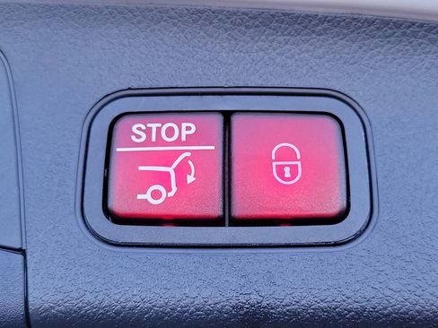 Certified 2025 Mercedes-Benz GLA 250 image 9