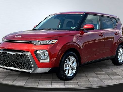 Used 2022 Kia Soul S FWD image 1