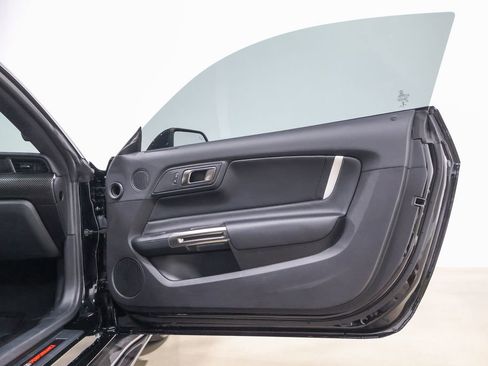 Used 2022 Ford Mustang Shelby GT500 w/ Carbon Fiber Track Pack image 44