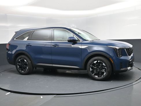 New 2026 Kia Sorento S image 2