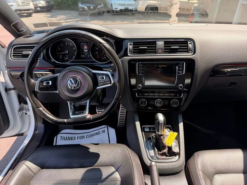 Used 2018 Volkswagen Jetta GLI FWD image 15