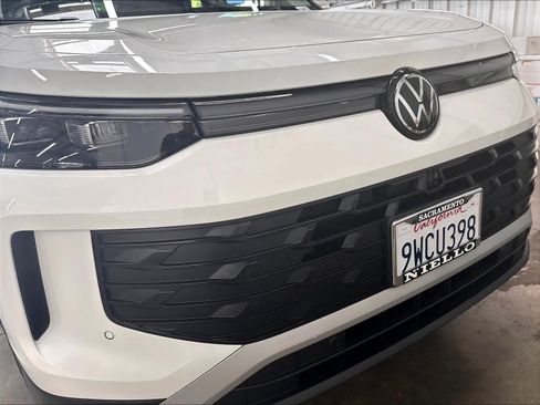 Used 2026 Volkswagen Tiguan SE w/ Panoramic Sunroof Package AWD/4WD image 35