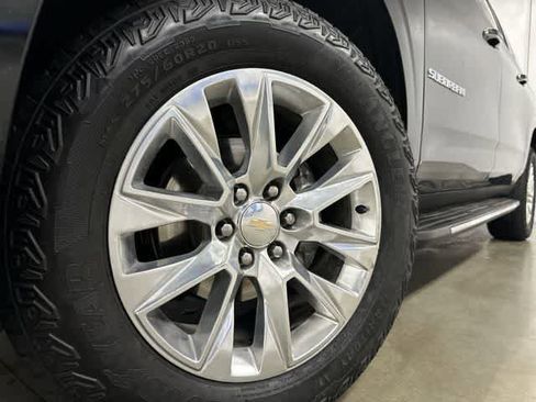 Used 2023 Chevrolet Suburban Premier AWD/4WD image 29