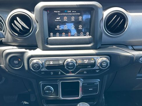 Used 2023 Jeep Gladiator Sport AWD/4WD image 24