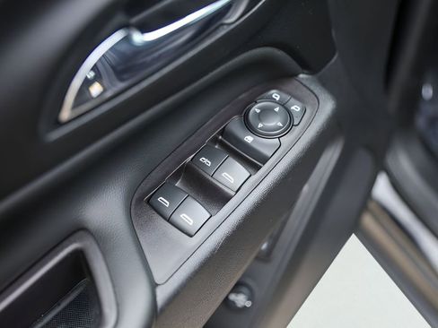 Used 2021 Chevrolet Equinox LT FWD image 24