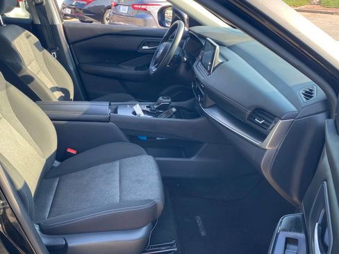 Used 2024 Nissan Rogue SV FWD image 17