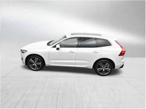 Used 2018 Volvo XC60 T5 Momentum w/ Vision Package AWD/4WD image 19
