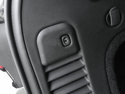 Used 2019 Jeep Grand Cherokee Altitude RWD image 42