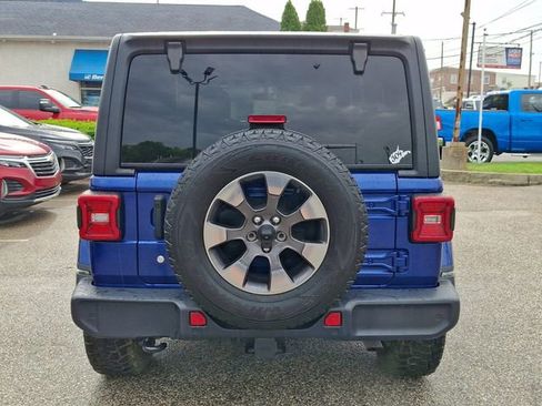 Used 2018 Jeep Wrangler Unlimited Sahara w/ Dual Top Group AWD/4WD image 5