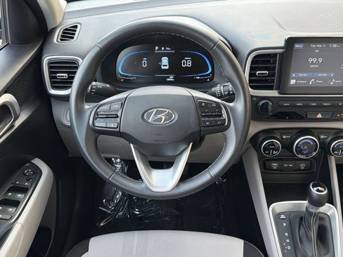 Used 2025 Hyundai Venue SEL image 14