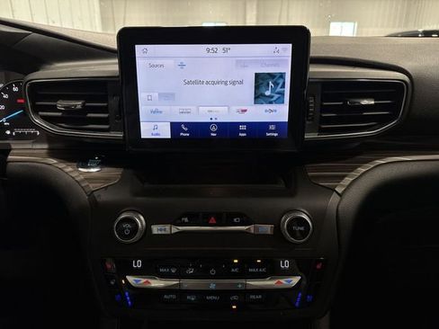 Used 2020 Ford Explorer Limited w/ Class III Trailer Tow Package AWD/4WD image 12