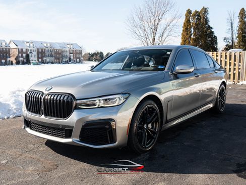 Used 2021 BMW 750i xDrive xDrive M-Sport w/ Executive Package image 3