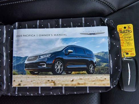 Certified 2023 Chrysler Pacifica Touring-L w/ Uconnect Theater Family Group FWD image 21