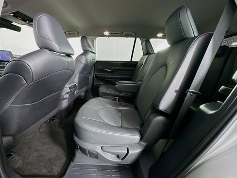 Used 2025 Toyota Grand Highlander FWD image 27