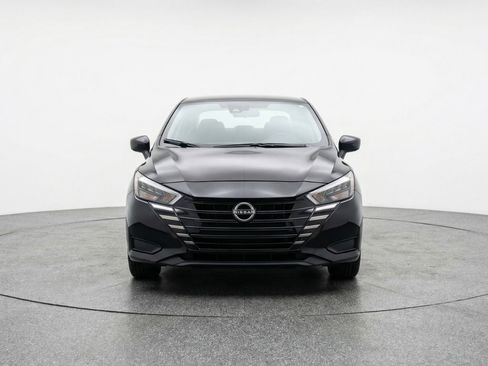 Used 2025 Nissan Versa SV image 2