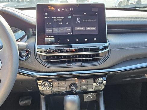 Used 2025 Jeep Compass Latitude w/ Altitude Special Edition image 17