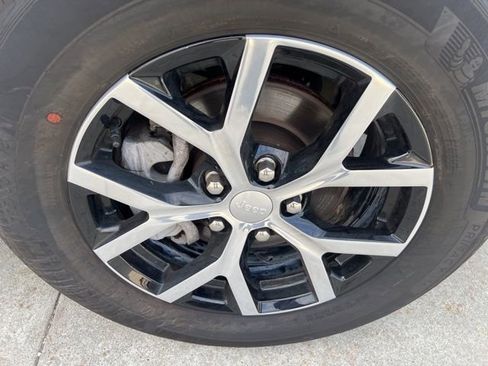 Certified 2025 Jeep Grand Cherokee Limited image 8