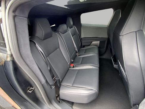Used 2025 Tesla Cybertruck AWD Crew Cab image 19