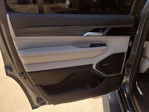 Used 2024 Jeep Wagoneer Series II AWD/4WD image 13