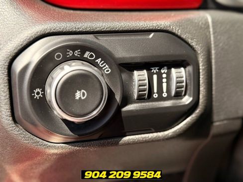 Used 2018 Jeep Wrangler Unlimited Rubicon AWD/4WD image 12