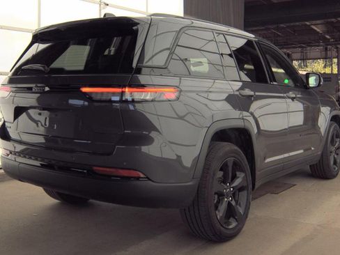 Used 2024 Jeep Grand Cherokee Altitude image 4