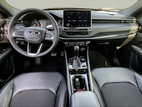 Used 2024 Jeep Compass Latitude w/ Convenience Group AWD/4WD image 7