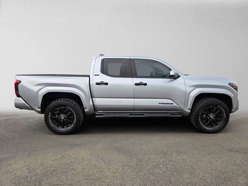 Used 2024 Toyota Tacoma SR5 AWD/4WD image 3