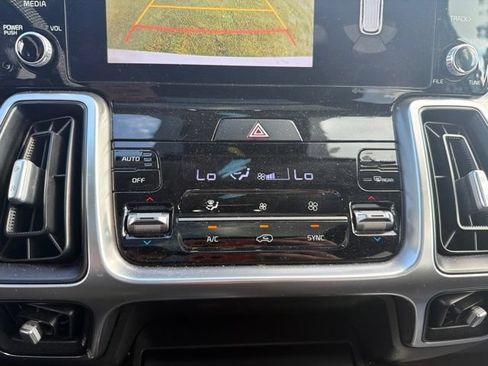 Certified 2022 Kia Sorento S w/ Panoramic Sunroof Package FWD image 14