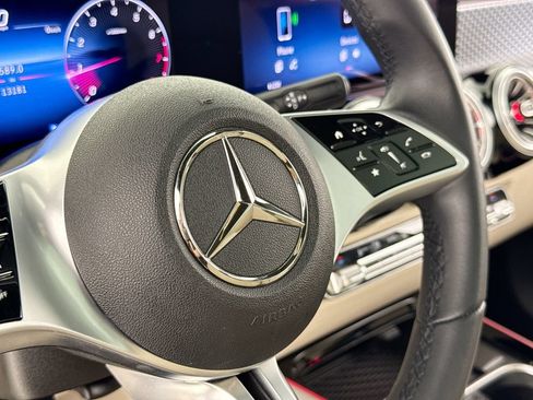 Used 2025 Mercedes-Benz GLB 250 image 19