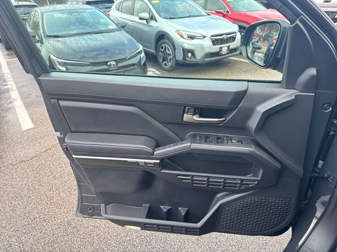 Used 2025 Toyota Tacoma TRD Sport image 34